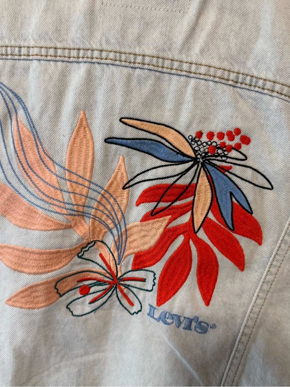 Levi's Light Blue Denim Trucker Jacket - Picture 3 of 7